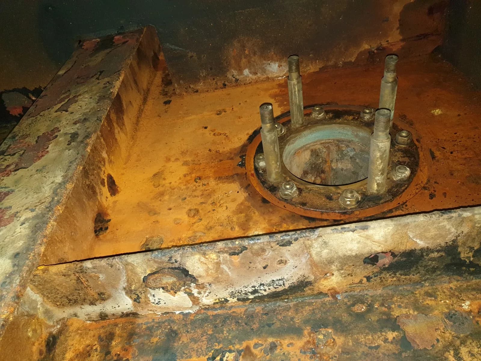 Pitting and scaling inside an untreated tank